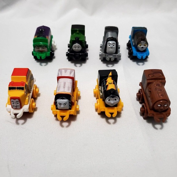 Thomas & Friends Mini DC Super Friends Lot Of 8 Trains Superheroes - Picture 1 of 5